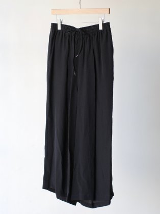 <img class='new_mark_img1' src='https://img.shop-pro.jp/img/new/icons6.gif' style='border:none;display:inline;margin:0px;padding:0px;width:auto;' />URU ウル "EASY WIDE PANTS" BLACK