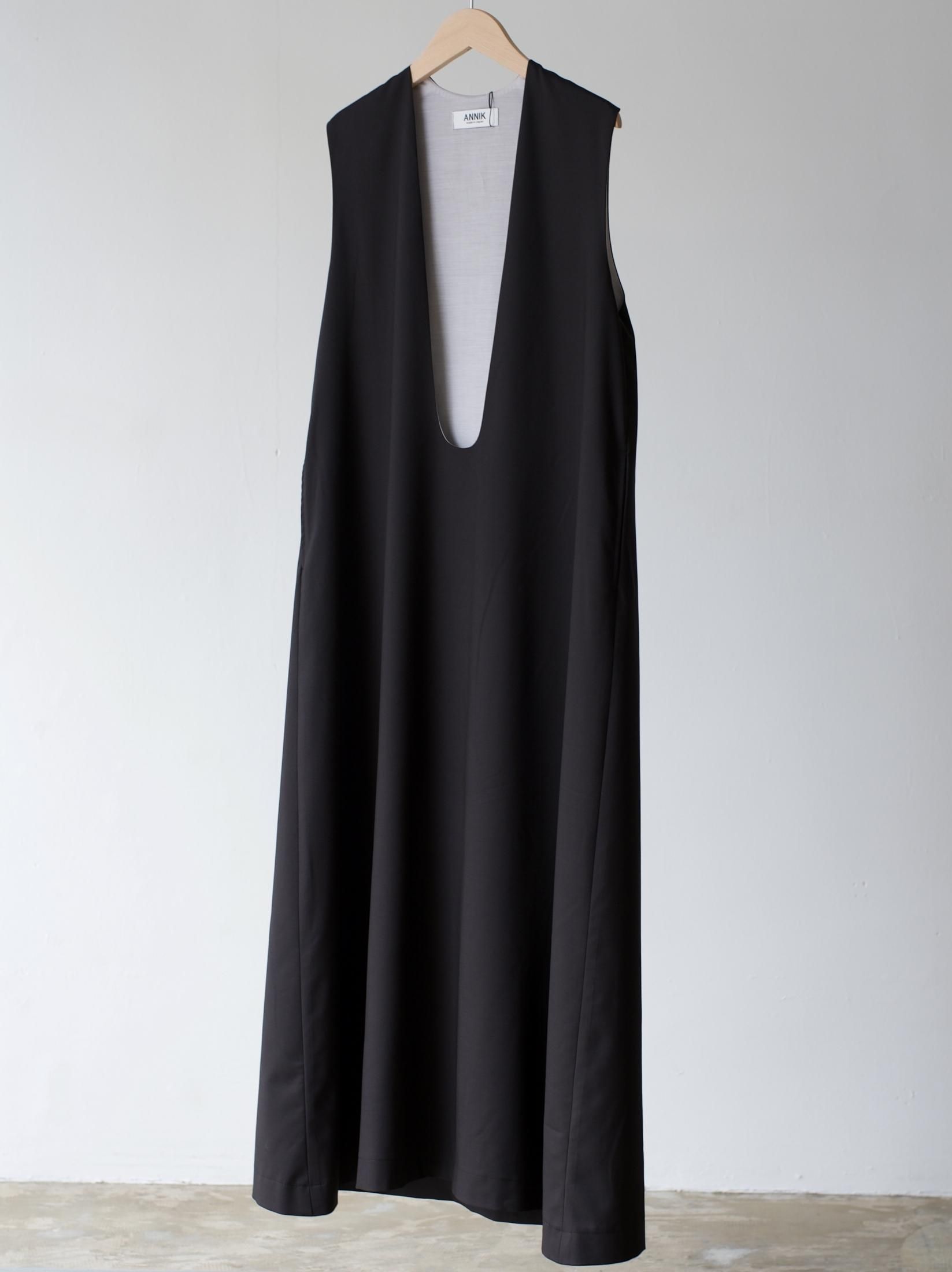 ANNIK アニック ” Deep u dress / twill black ” (2021 New collection)