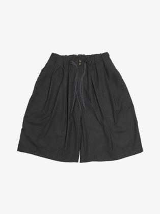 <img class='new_mark_img1' src='https://img.shop-pro.jp/img/new/icons6.gif' style='border:none;display:inline;margin:0px;padding:0px;width:auto;' />Sillage シアージ " circular short pants " anthracite