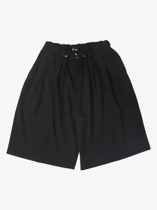<img class='new_mark_img1' src='https://img.shop-pro.jp/img/new/icons6.gif' style='border:none;display:inline;margin:0px;padding:0px;width:auto;' />Sillage  " circular short pants " black