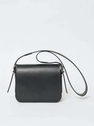 <img class='new_mark_img1' src='https://img.shop-pro.jp/img/new/icons6.gif' style='border:none;display:inline;margin:0px;padding:0px;width:auto;' />URU  24aw " LEATHER BAG " BLACK