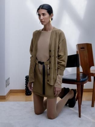 <img class='new_mark_img1' src='https://img.shop-pro.jp/img/new/icons6.gif' style='border:none;display:inline;margin:0px;padding:0px;width:auto;' />TAN  25aw / V-FRONT KNIT LAYERED MINI SKIRT - CAMEL