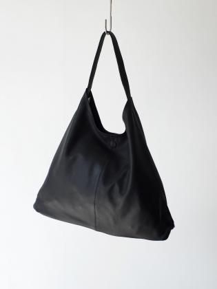 <img class='new_mark_img1' src='https://img.shop-pro.jp/img/new/icons6.gif' style='border:none;display:inline;margin:0px;padding:0px;width:auto;' />Morph&#233;e ե 25aw " TRIANGLE SHOULDER " Black