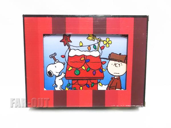 ピーナッツ スヌーピー＆チャーリーブラウン クリスマス 犬小屋の飾りつけ ライトアップ キャンバス アート PEANUTS - FAR-OUT