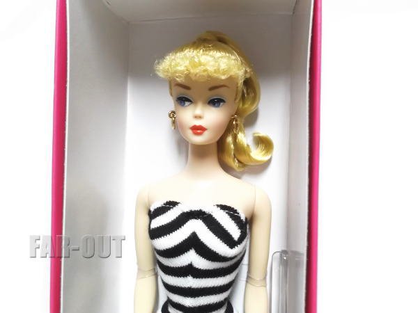 バービー ブラック＆ホワイト・スイムスーツ ティーンエイジ ファッションモデル ブロンドヘア 復刻版 ドール Barbie Black & White  Bathing Suit - FAR-OUT