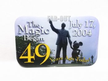 ディズニーランド DL 49周年記念 2004年 ウォルト・ディズニー＆ミッキー パートナーズ キャスト限定 缶バッジ 缶バッチ