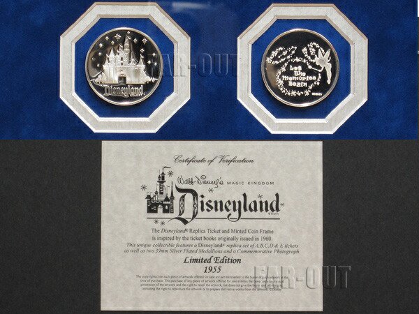 ディズニーランド 1955年 オープニング 復刻チケット メダル付き フレーム入り Disneyland Tickets & Coins Framed  - FAR-OUT