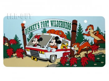 Disney's Fort Wilderness Resort ライセンスプレート ミッキー、ミニー、プルート、チップ＆デール プラスチック製 WDW ウォルト・ディズニー・ワールド限定