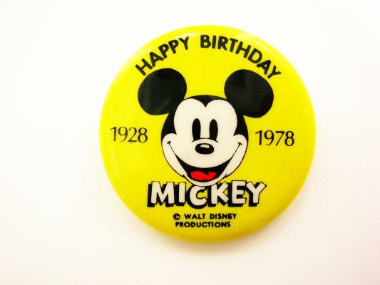 ミッキー 生誕50周年記念 1984年 ヴィンテージ ミニ缶バッジ 黄色 缶