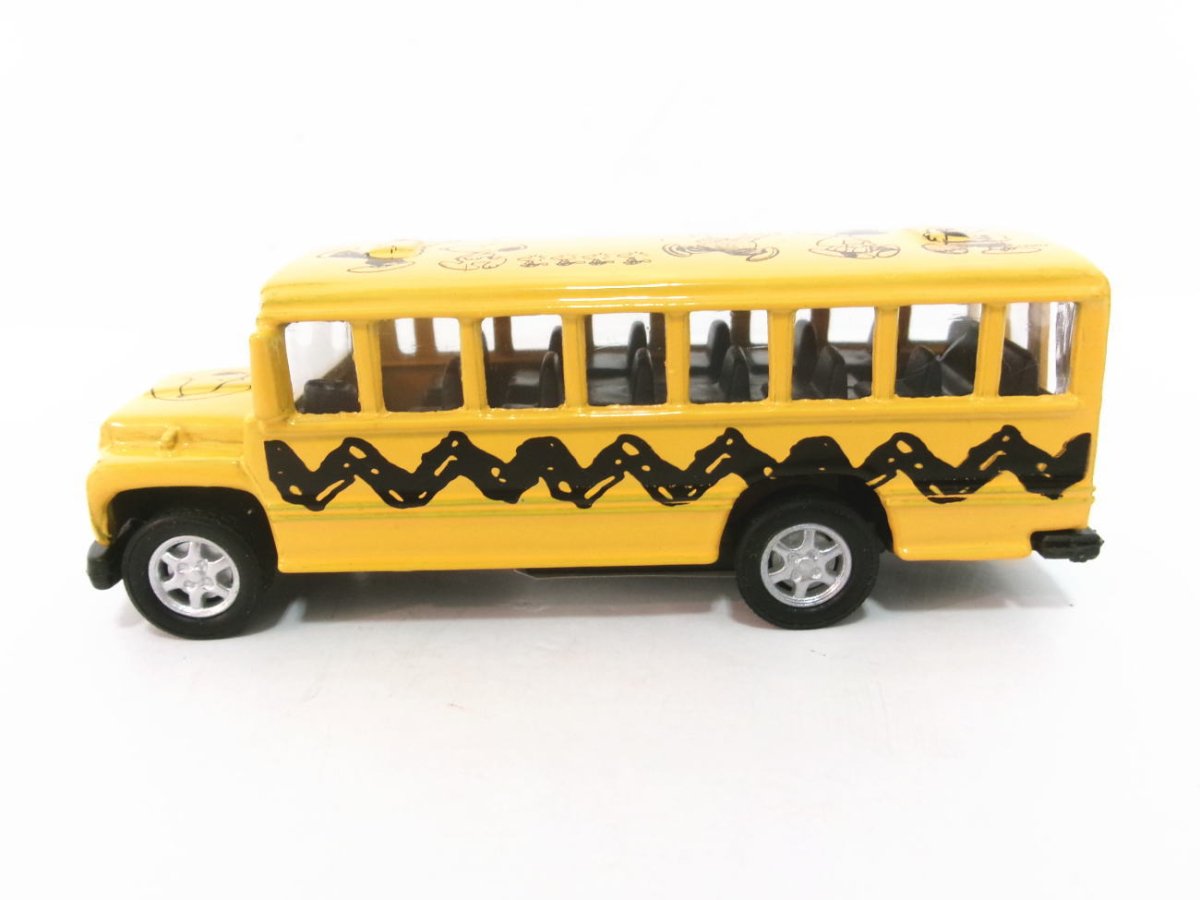 ピーナッツ イエロー スクールバス チャーリーブラウン スヌーピー＆フレンズ ダイキャストメタル プルバック ミニーカー PEANUTS School  Bus - FAR-OUT