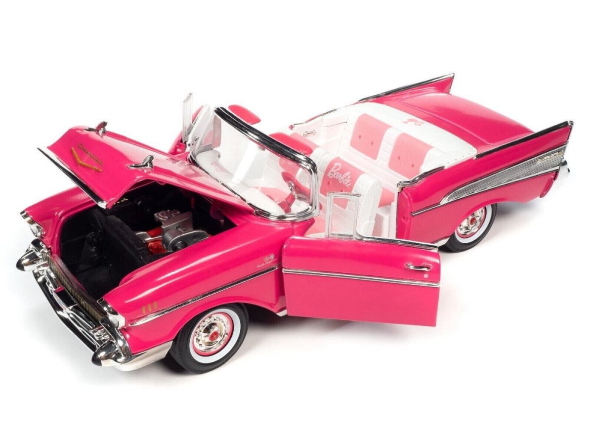 バービー 1957 シボレー ベルエア ピンク コンバーチブル 1:18 ダイキャストメタル クラシックカー 車 Barbie Chevrolet  Bel Air AUTO WORLD - FAR-OUT