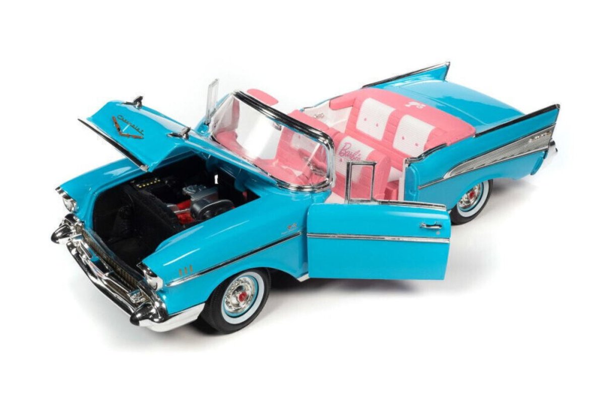 バービー 1957 シボレー ベルエア ブルー コンバーチブル 1:18 ダイキャストメタル クラシックカー 車 Barbie Chevrolet Bel  Air AUTO WORLD - FAR-OUT