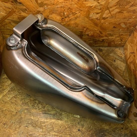 トライアンフ　TR6 純正タンク トライアンフ TR6 純正タンク Yahoo!オークション