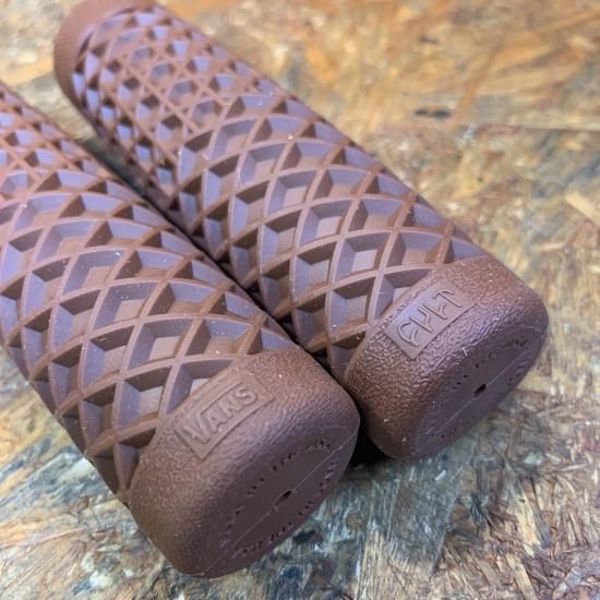 VANS/CULT グリップセットBROWN（7/8インチバー用） - トライアンフ