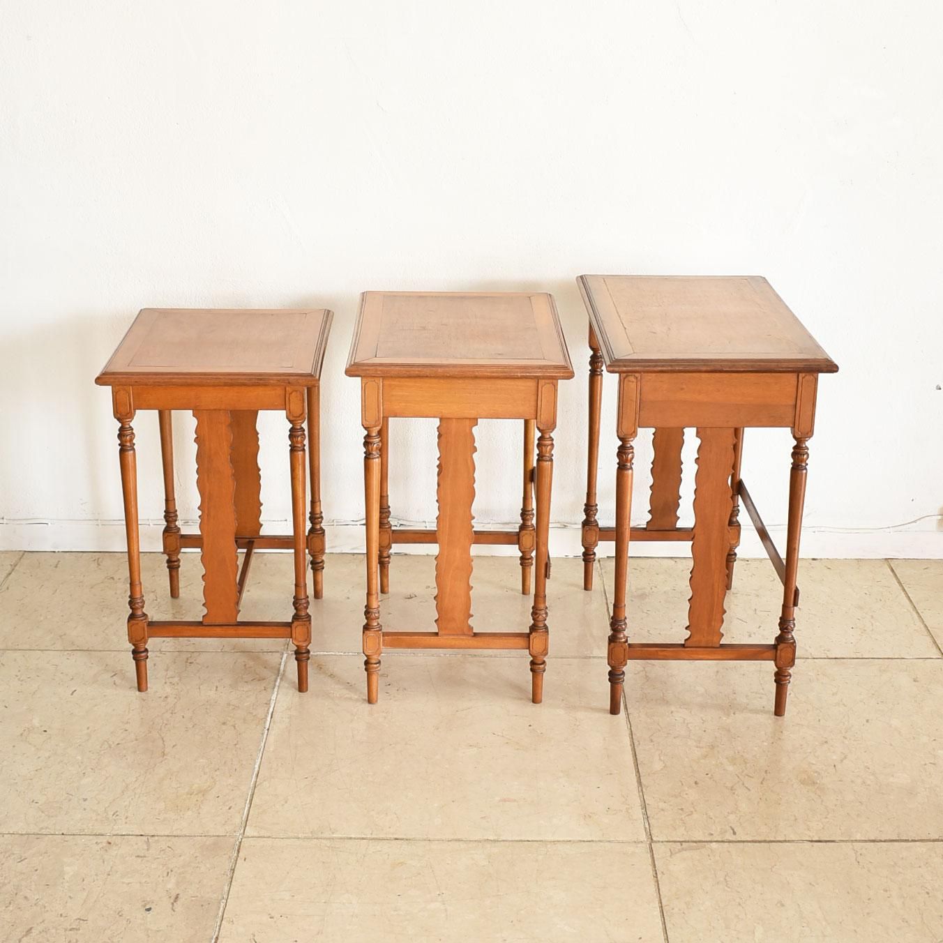 ヴィンテージ　ネストテーブル　フランス　サイドテーブル　花台 ヴィンテージ ネストテーブル フランス サイドテーブル 花台