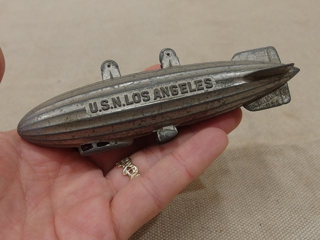 U.S.N. LOS ANGELES AIRSHIP/TOOTSIETOY - SEARCHLIGHT