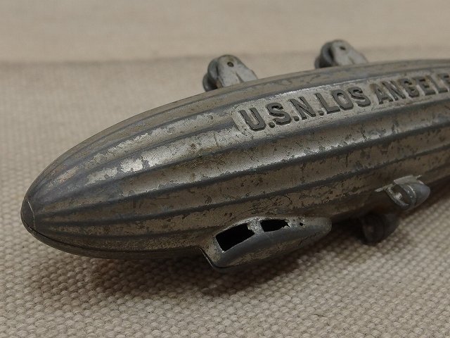 U.S.N. LOS ANGELES AIRSHIP/TOOTSIETOY - SEARCHLIGHT