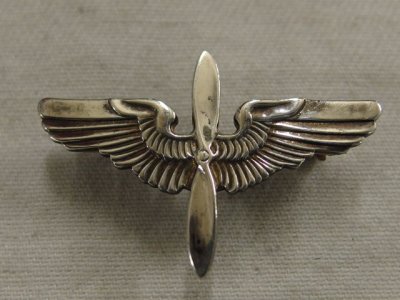 WW2 USAAF PROP AND WINGS PIN 180310