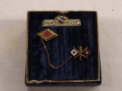 40s US ARMY SIGNAL CORPS CHAIN PINS with BOX  180112