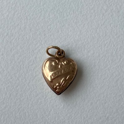 GOLD HEART CHARM TOP 