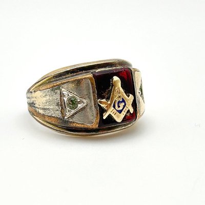 FREEMASON 10K GOLD FILLED RING/19/Red Stone 240423A