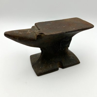 VINTAGE/ANTIQUE IRON ANVIL 240530