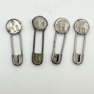 ANTIQUE LAUNDRY SAFETY PIN 241017