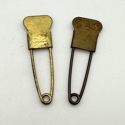 50's  LAUNDRY BRASS SAFETY PIN 241017