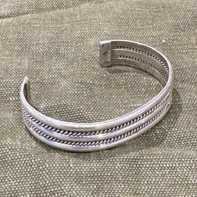 NATIVE AMERICAN  STERLING SILVER BANGLE 251014