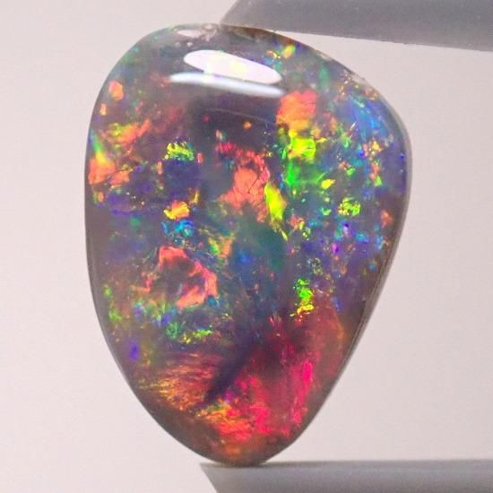 セミブラックオパール 2.20ct - オパールルース・原石の専門店 | オパールマニア -Opal Mania-