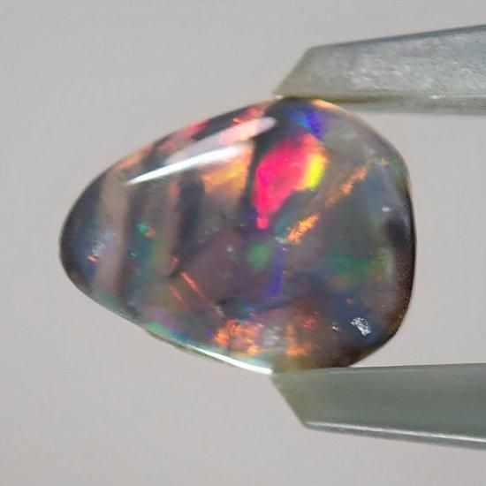 セミブラックオパール 0.33ct - オパールルース・原石の専門店