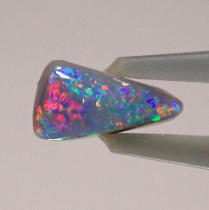 セミブラックオパール 0.54ct - オパールルース・原石の専門店