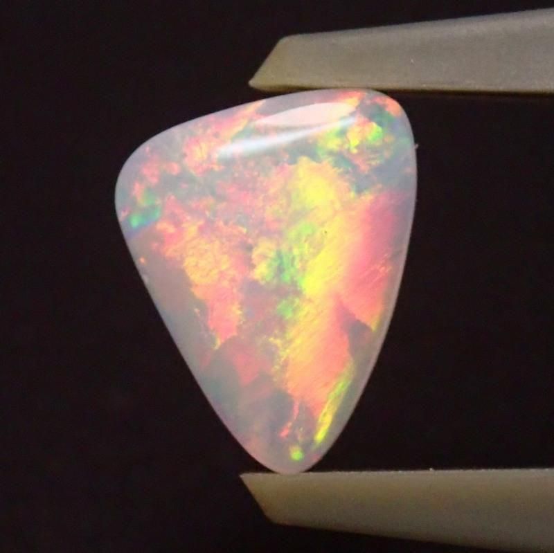 オパール　原石　ホワイト〜　遊白色　キューピッドストーン Q1FuWTbNe925.jpg?width=768