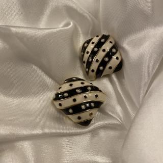 monotone  earring