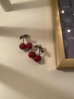 Cherry pierce