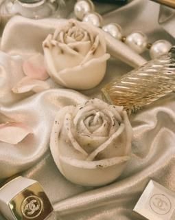 Rose candle