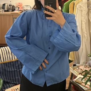 vintage blouse in Paris