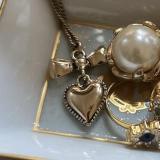 Heart ribbon necklace in Paris