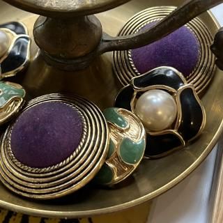 vintage earring in Paris