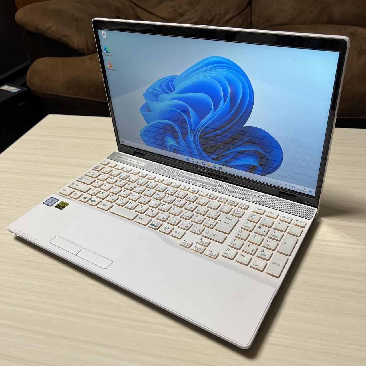 241536466PCs富士通 LIFEBOOK AH53/C2 第8世代i7搭載高性能ノートPC