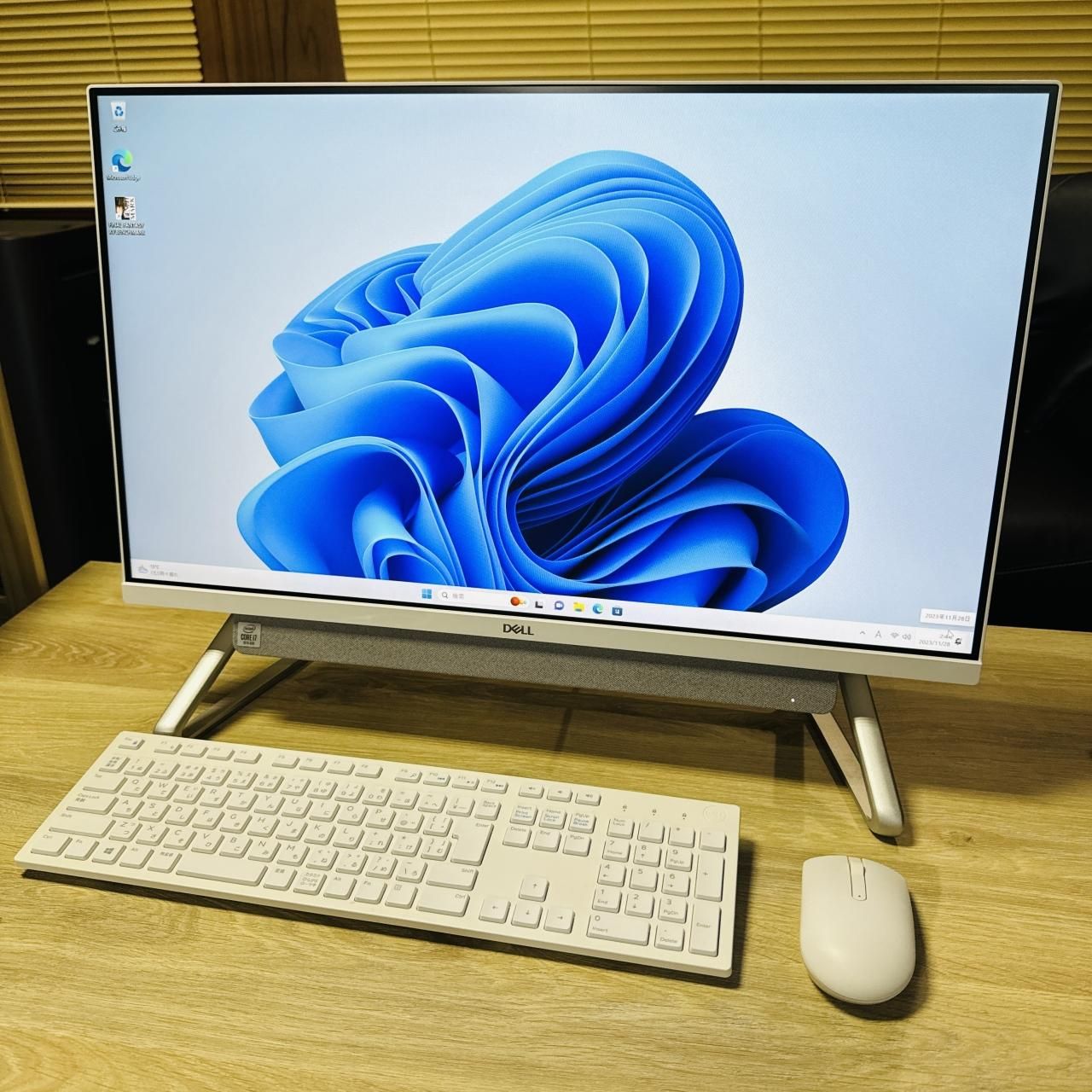 DELL Inspiron 27-7790 一体型デスクトップパソコン 初期化済 