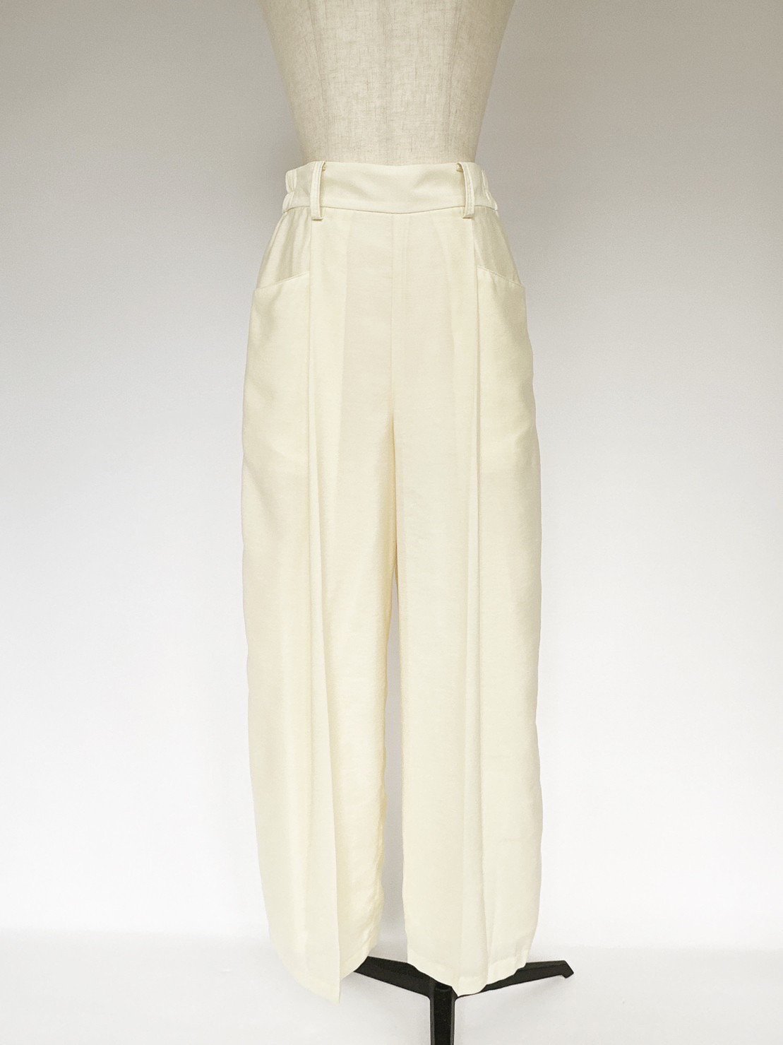 Tuck wide pants / white