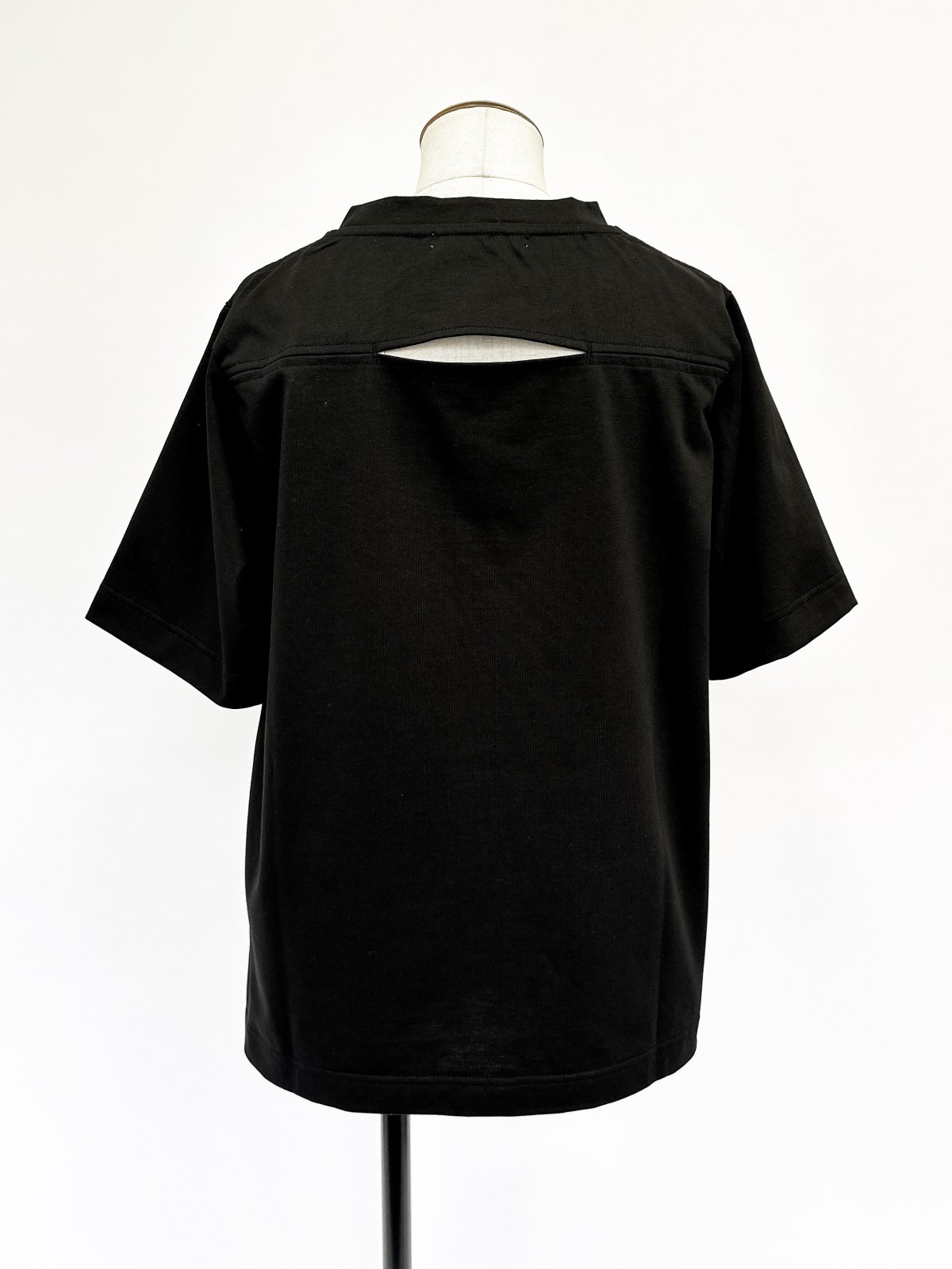 Back slit T-shirt / black