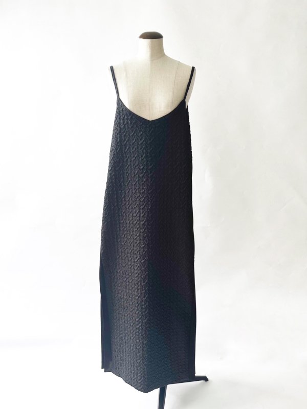 Jacquard side pleats dress / black