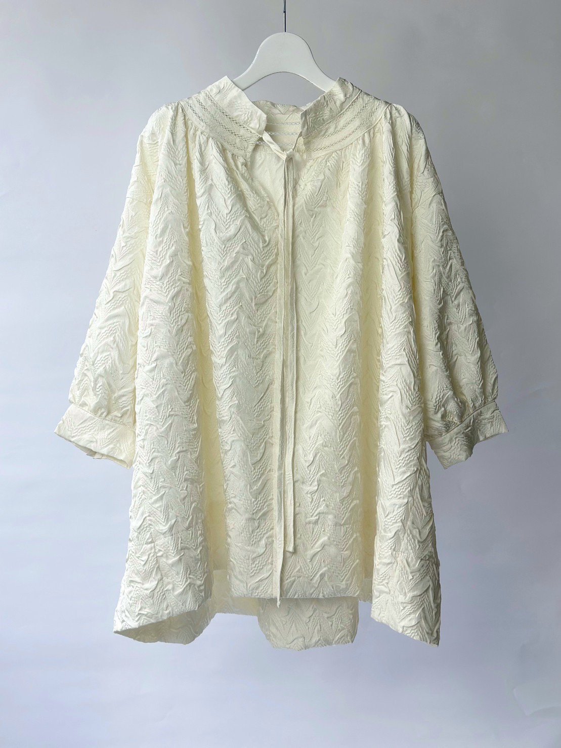 Jacquard high neck blouse / off white
