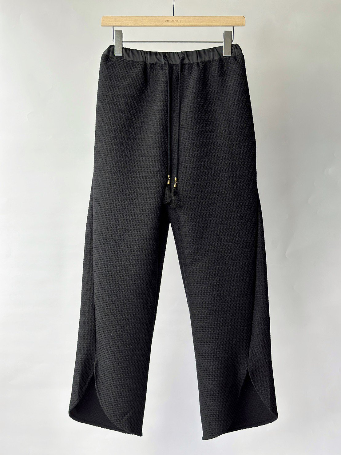Tassel slit pants / black