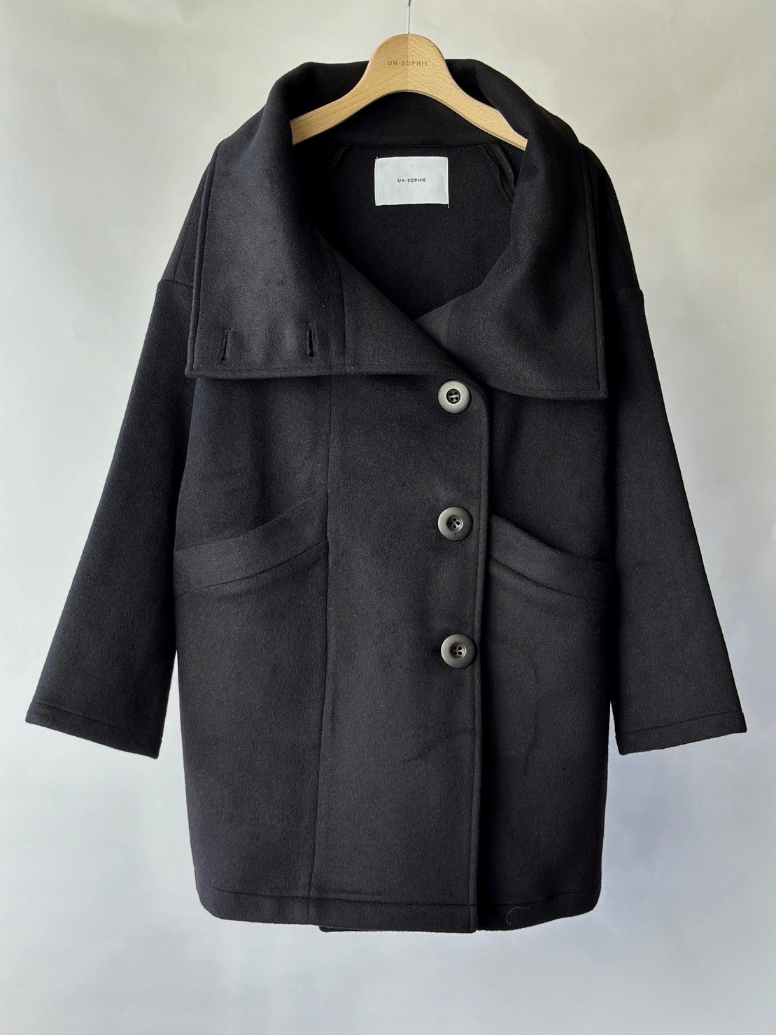 high neck  coat / black