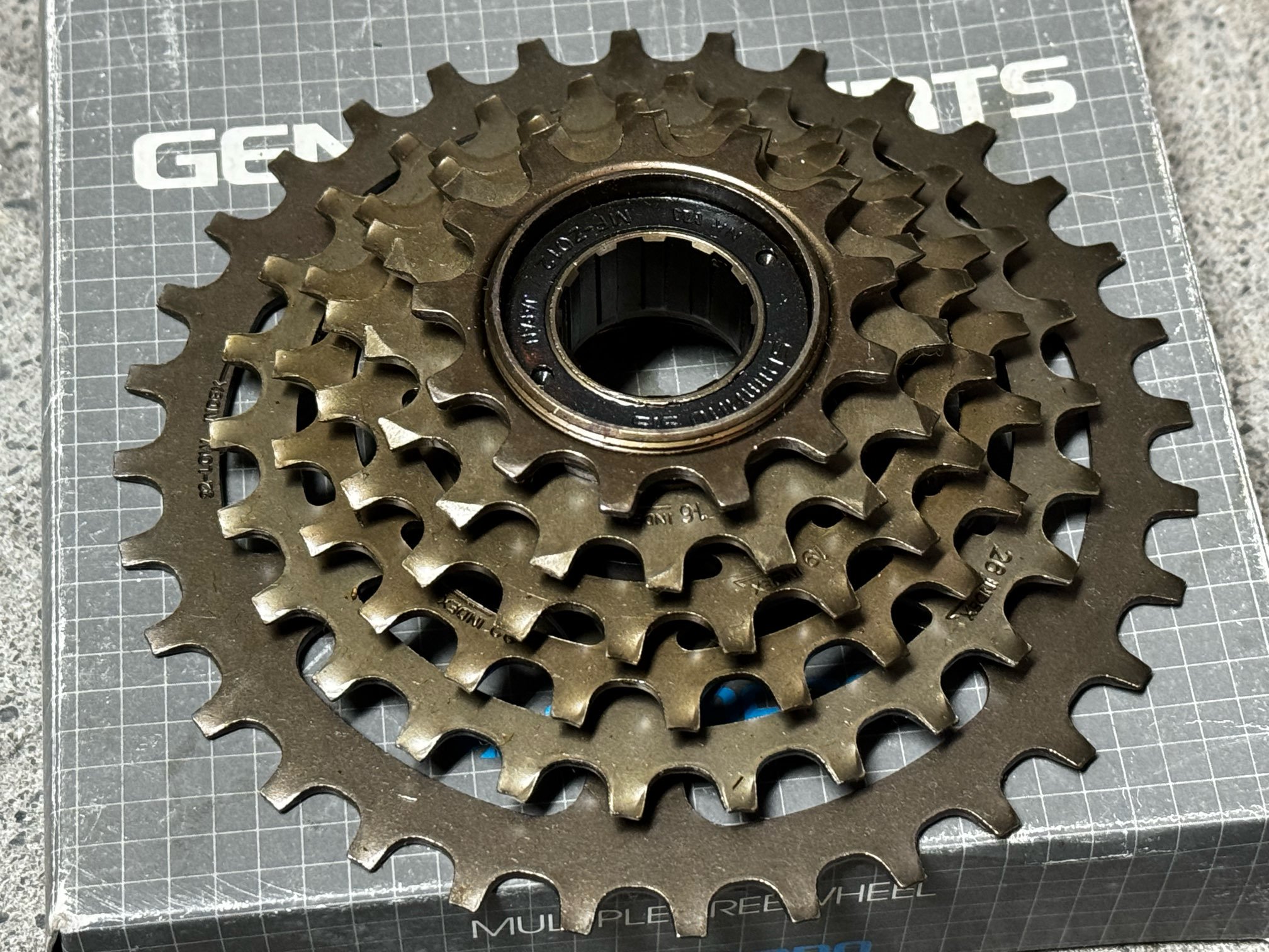 SHIMANO 6速ボスフリー MF-Z012 32T