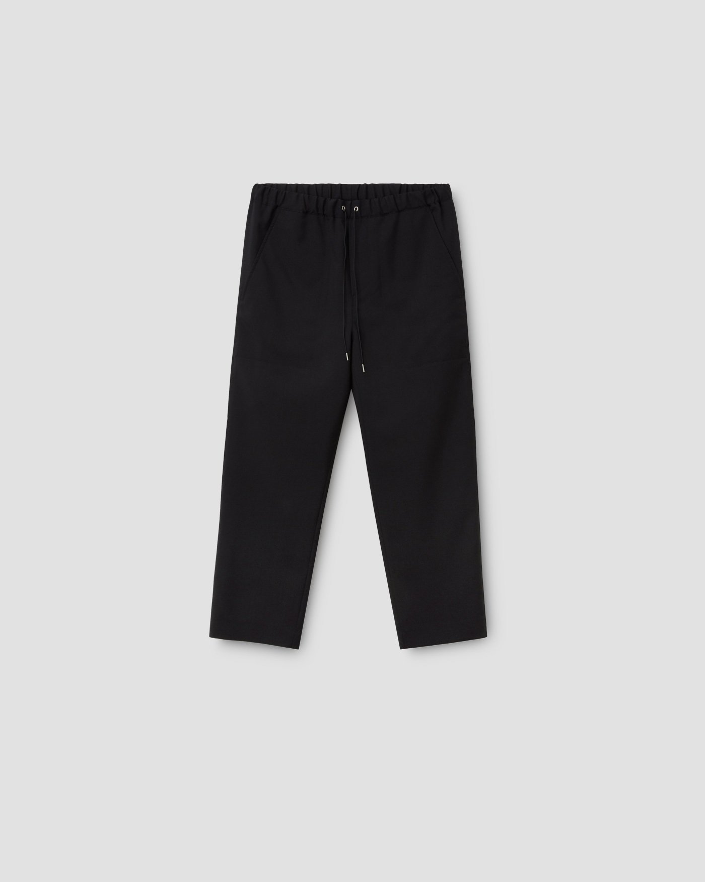 CROPPED DRAWCORD TROUSERS BLACK | クロップド・ドローコード・パンツ・ブラック | バージンウール100％ | 通販  | オーエーエムシー | テーパードフィットクロップド・パンツ - OAMC