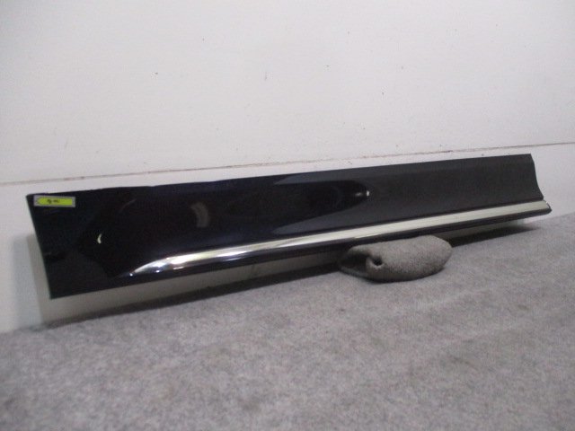 Odyssey RC1 / RC2 left front door side panel 75332-T6A-J1234 Honda (100267)